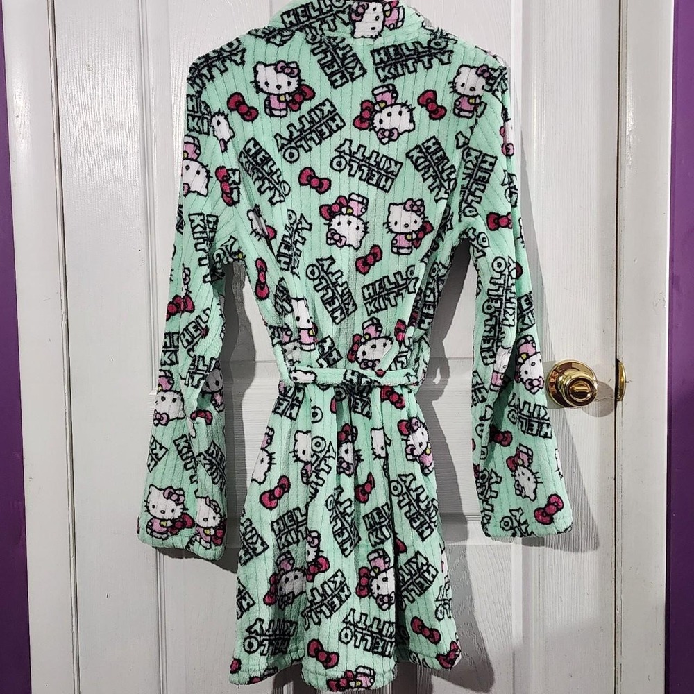 Hello Kitty Green Ribbed Plush Belted Robe - Picture 3 of 3